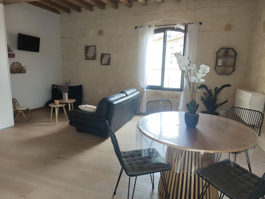 Centre Historique Et Ambiance Pittoresque Villeneuve-les-Avignon Bagian luar foto